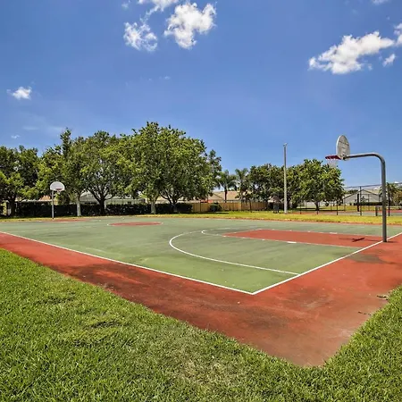 Bradenton Home With Saltwater Pool, Spa And Lanai!